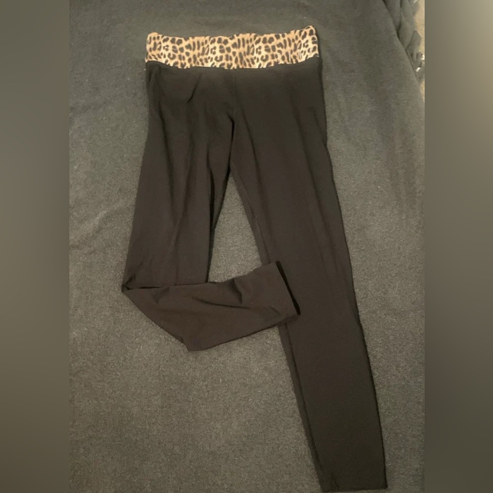 VS PINK HTF RARE LEOPARD PRINT REVERSE WAIST BAND LEGGINGS